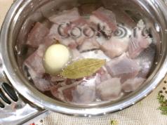 मशरूम के साथ यूराल गोभी का सूप यूराल स्टाइल सौकरकूट सूप