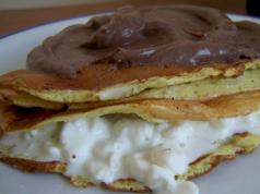 Pancakes with cottage cheese and apples Pancakes stuffed with liver