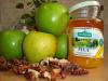 Recetat më të mira për mollët e pjekura me mjaltë