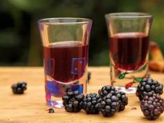 Liqueur de mûre et autres baies avec de la vodka Liqueurs de vin Recettes de liqueurs de mûre