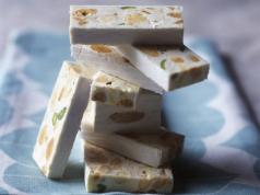 Çfarë është nougat - përbërja dhe përmbajtja kalorike, receta gatimi hap pas hapi