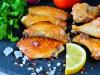 शहद-सोया सॉस में स्वादिष्ट चिकन विंग्स: एक फ्राइंग पैन और ओवन में पकाएं