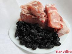 Braised pork ribs with prunes in a frying pan