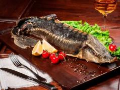 नए साल के मछली व्यंजन कैसे पकाने हैं