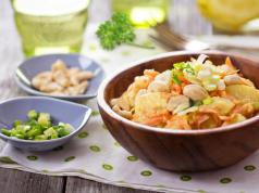 Cauliflower in a steamer with garlic sauce